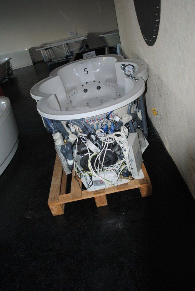Vasche da bagno: Whirlpool Badewanne mit Luft und Wassersystem – Nuovo (secondo la descrizione) da Laupen BE venduto da HRSTHS 1