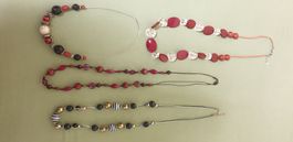 Lot de colliers/ Satz Halsketten