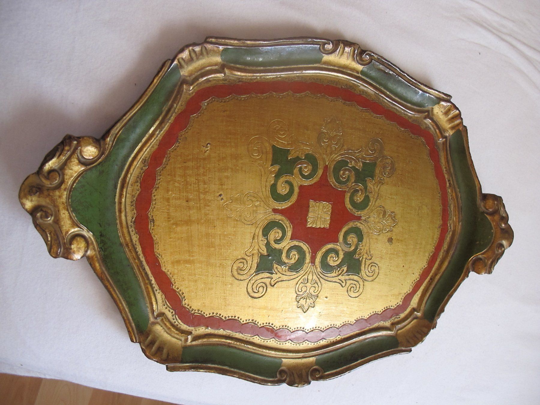 Servierplatten: Antikes Holztablett, Gold verziert, Vintage – Gebraucht aus Löhningen von Chimae67 1