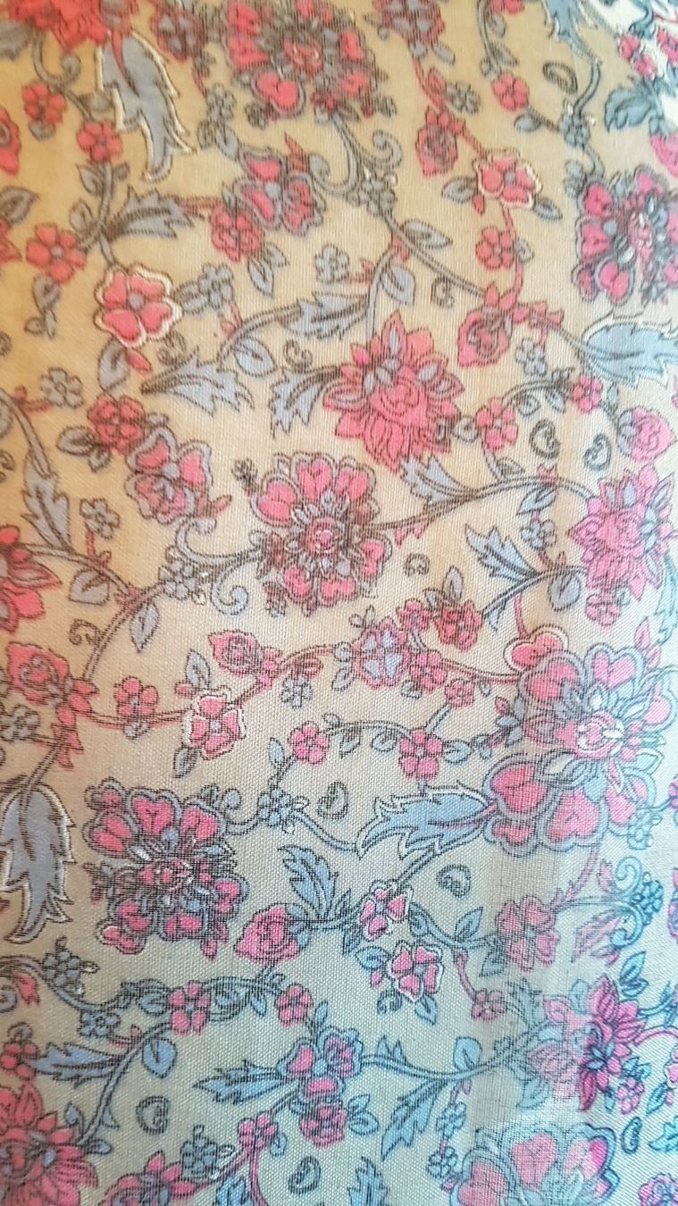 Foulard & Sciarpe: Foulard mit Blumenprint und Fransen – Usato da Oberengstringen venduto da Sheera7 4
