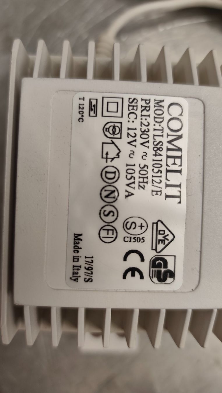Alimentazione elettrica: Comelit - Transformator TLS8410412/E - 12V AC 1,5 A – Usato da Busswil BE venduto da dtg-media 2
