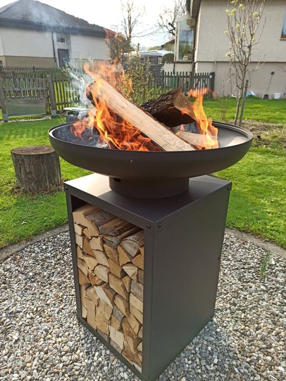 Feuerschale Auf Saule