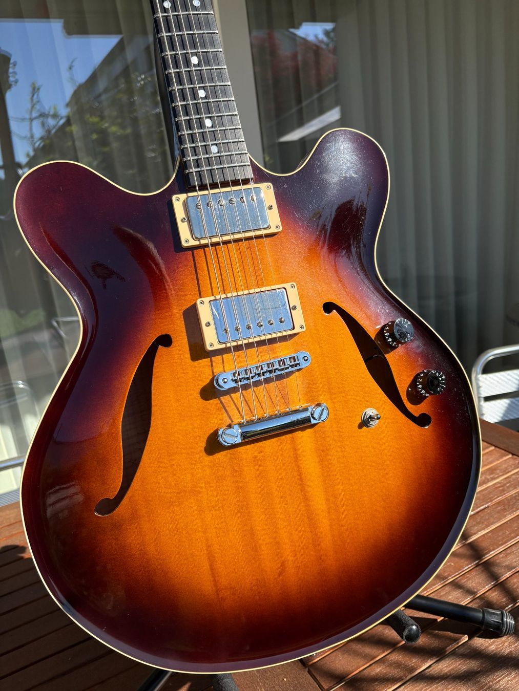 Strumenti musicali: Victor Baker Model 35 2010 Sunburst owned by Ed Cherry – Usato da Obfelden venduto da boletus03 1