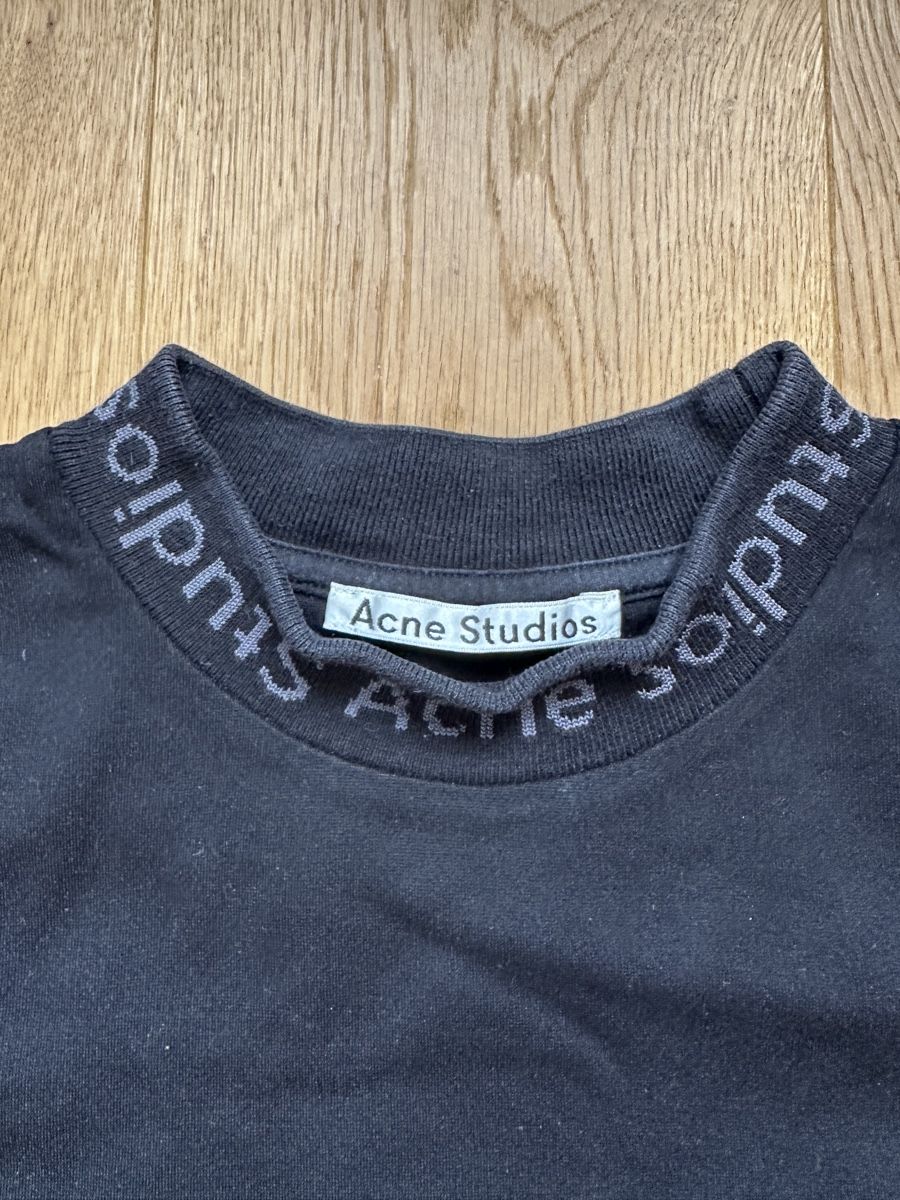 Acne Studios T-shirt: Acne Studios T-Shirt – Usato da Düdingen venduto da kleidungsmarktplatz 1