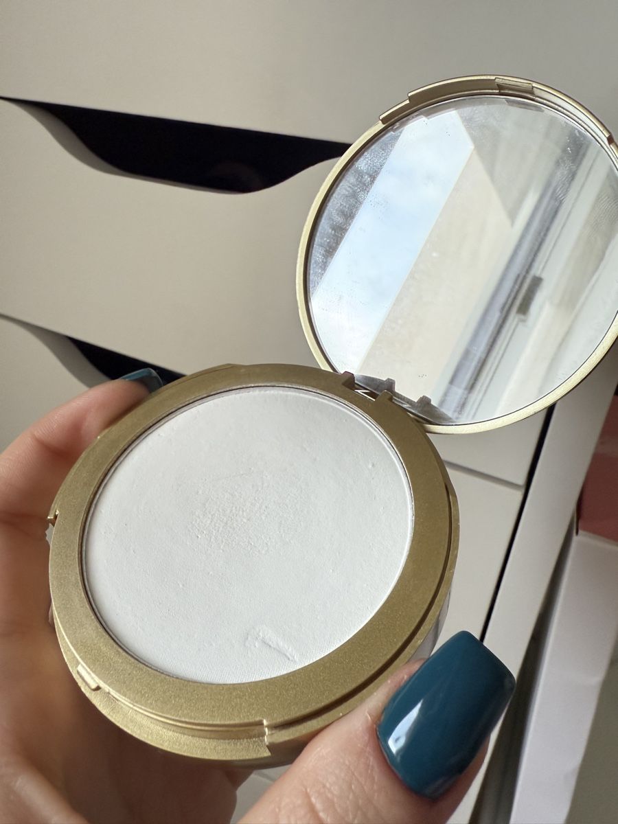 Make-up: Poudre compacte - Revolution Pro – Gebraucht aus Chavannes-près-Renens von elobrgs