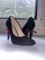 Elegante Pumps schwarz, Gr. 37, neuwertig, mit roter Schleif