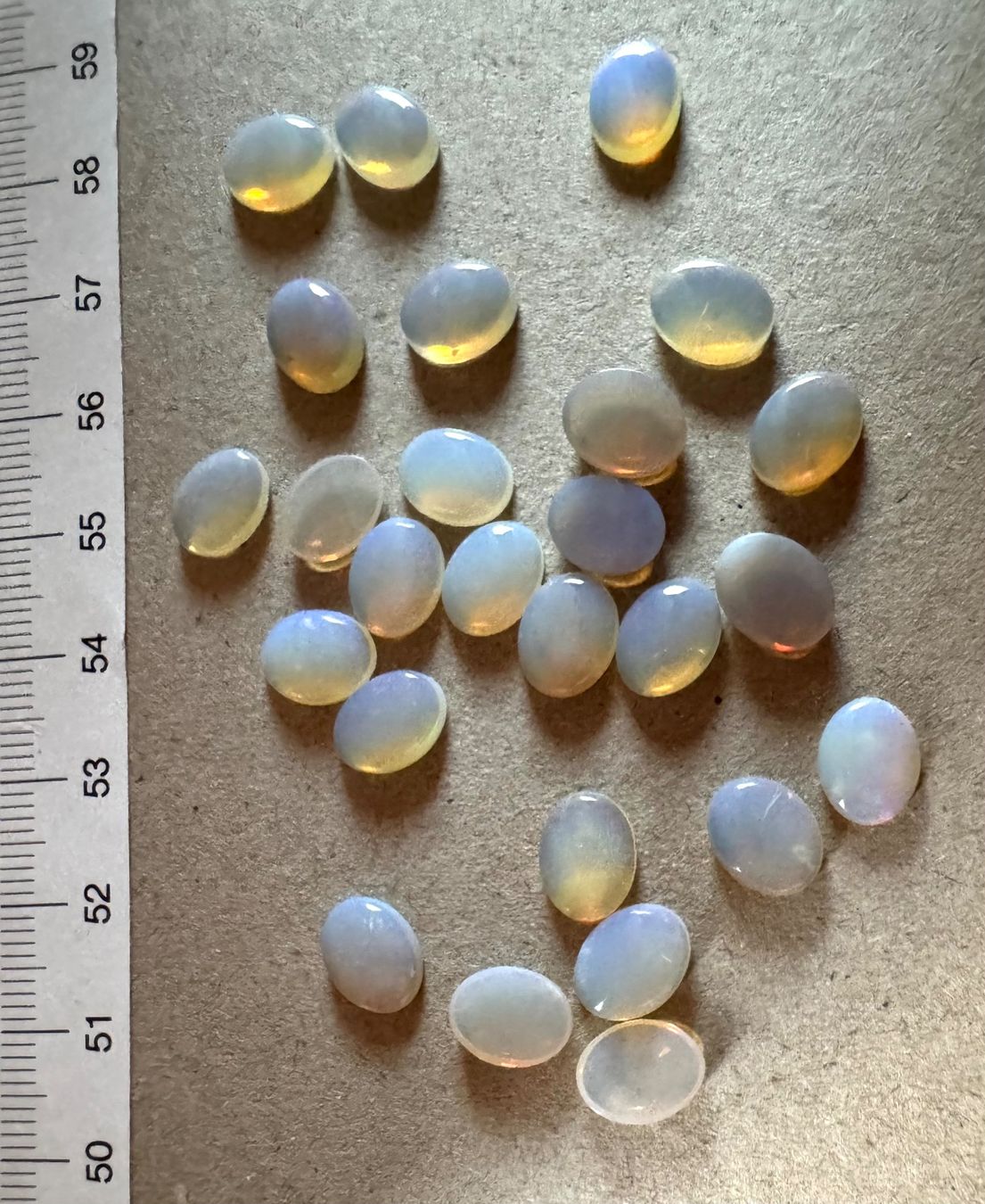 Fossili: Cabochons Opal echt  neu    Top Farben Top Glanz – Nuovo e nell'imballaggio originale da Leuggern venduto da gemshow 1