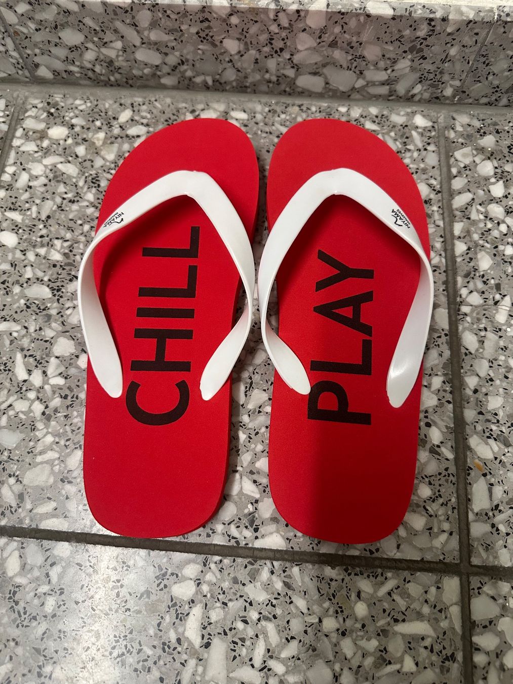 Flipperkästen: Slippers – Neu und originalverpackt aus Zug von uri_z6fm