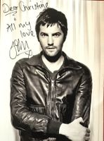 Tom Mison Autogramm signiert Foto 13x18cm
