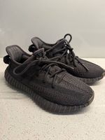 Yeezy Sneaker 37 2/3