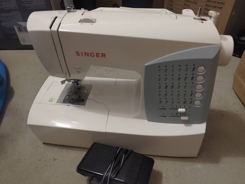 Macchine da cucire: Machine à coudre singer – Usato da Bulle venduto da daisyl3176