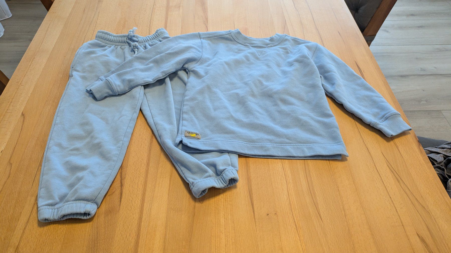 Switcher Kleiderpakete: Switcher Trainer oder dicker Pyjama - hellblau - Gr.  116 – Gebraucht aus Staufen von Fleby84