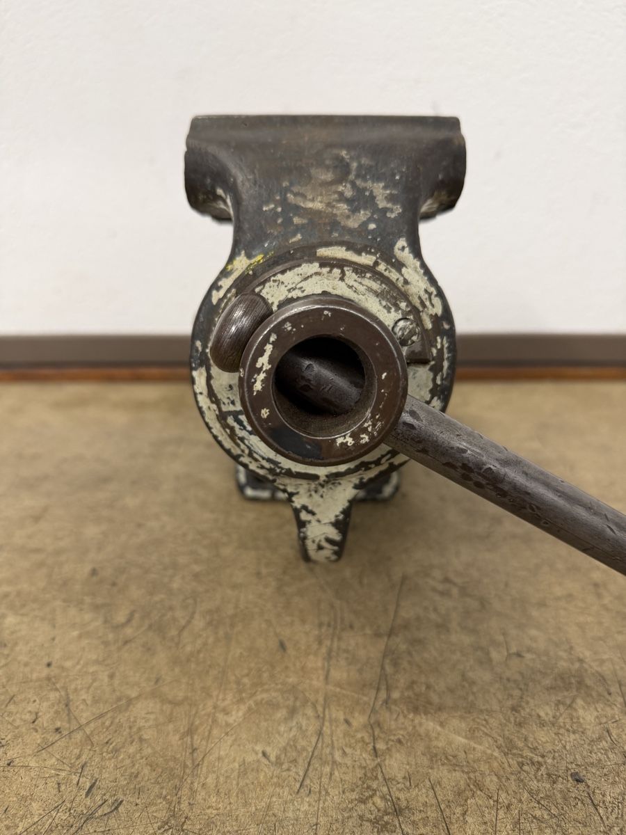 Tutti gli attrezzi: Schraubstock BAUMANN Vintage – Usato da Sumiswald venduto da the.duke 3