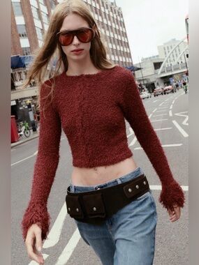 Zara Pulls & Sweat-shirts: Damen Pullover bordeaux mit Fransen  – D'occasion à Siebnen par koschitoschi