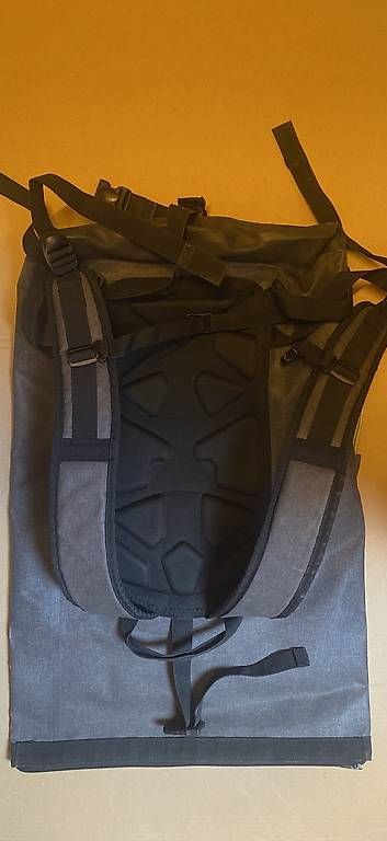 Zaini: Sac à dos gris imperméable  – Usato da Vevey venduto da Raymonde_J