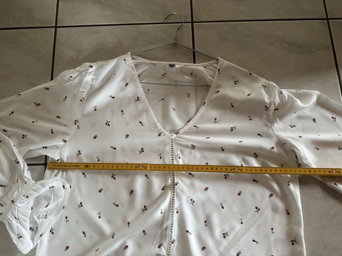 H&M Camicette: H&M Bluse, Grösse 40, weiss mit Rosenmuster – Usato da Hergiswil NW venduto da kaufe_bei_kaufmann 3