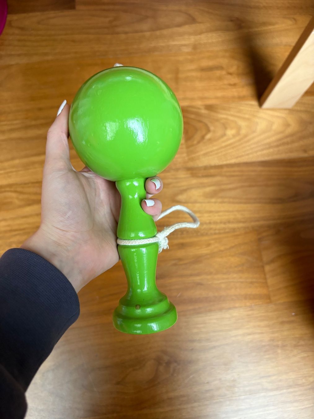 Jouets: Bilboquet Vert en bois – D'occasion à Lausanne par reb_vpy7