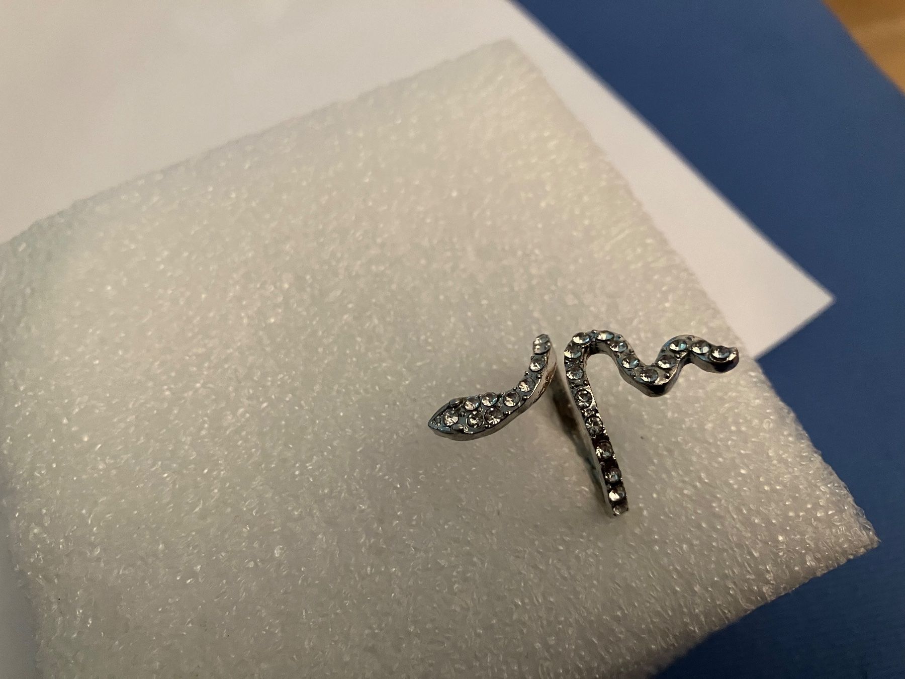 Anelli: Schöner Modeschmuck,Schlangenförmiger Ring mit Strasssteinen – Nuovo (secondo la descrizione) da Affoltern am Albis venduto da Dlotti 4