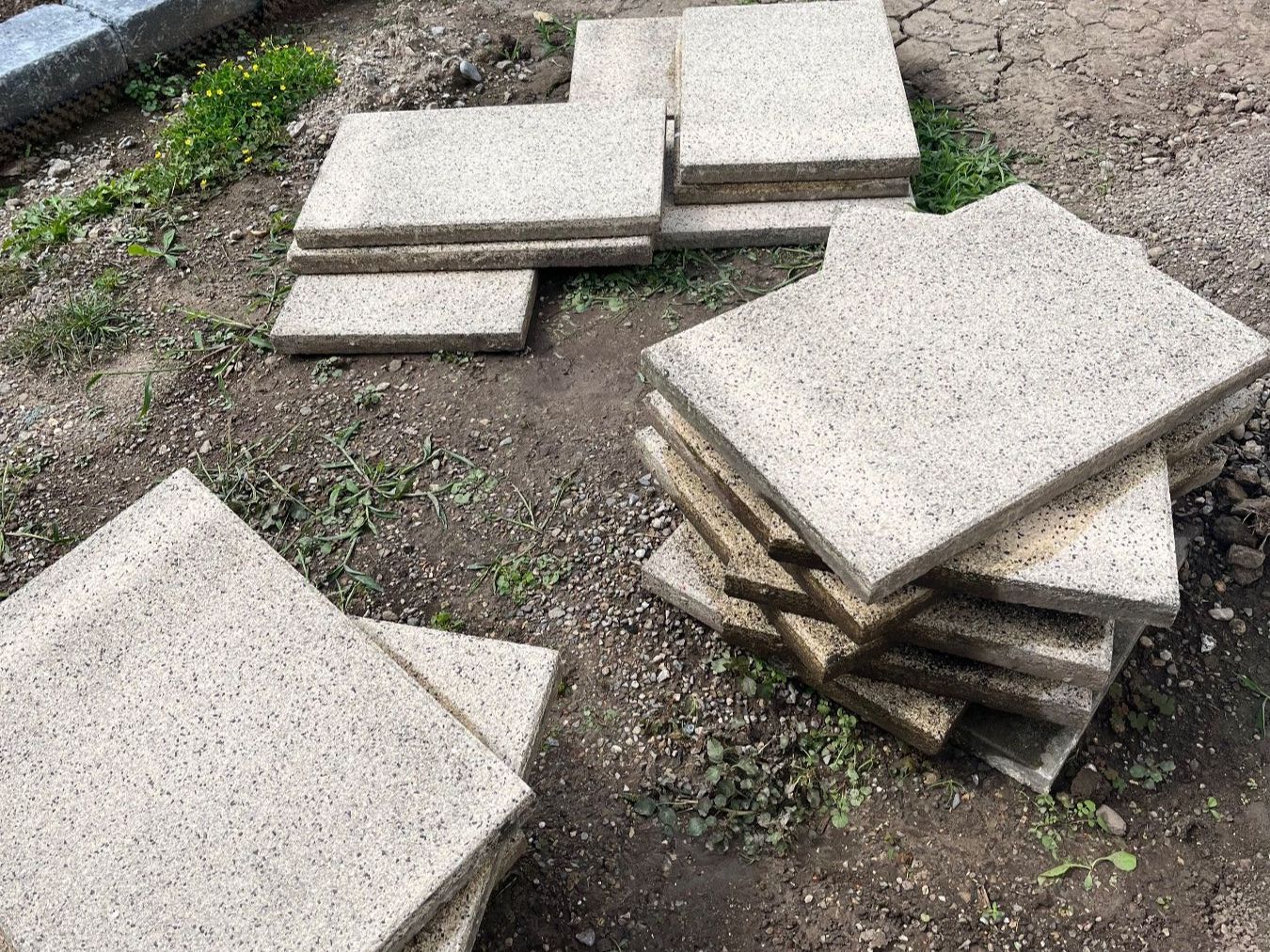 Revêtements de sol: Gartenplatten 40x60cm – D'occasion à Hinwil par Philan 1