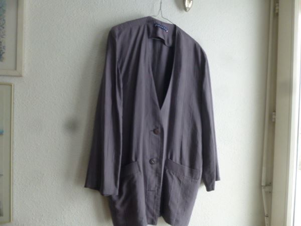 Costumi: Blazer/Kostüm Gr. 40 Antrazith wie neu – Usato da Hinwil venduto da Glasperlen