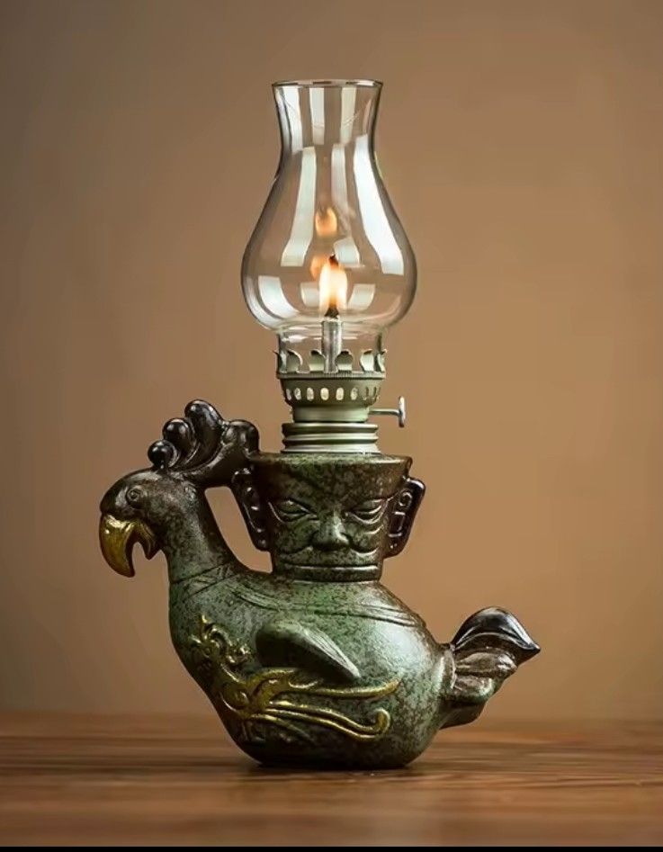 Lampade: Lampe a petrole en ceramic – Nuovo e nell'imballaggio originale da Vernier venduto da 19pigments