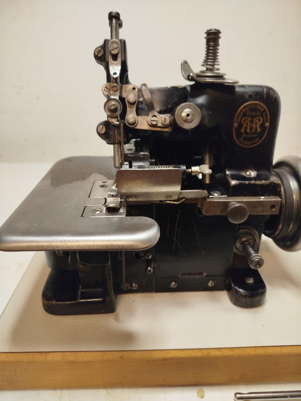 Nähmaschinen: Machine à coudre (nr 13 ) – Gebraucht aus La Chaux-de-Fonds von Emmaus2300CDF 2