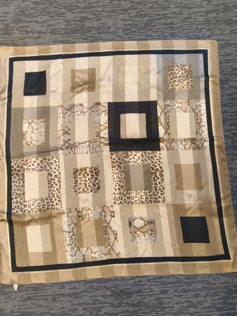 Schöner Damen Schal Foulard Quadratmuster 90x90cm