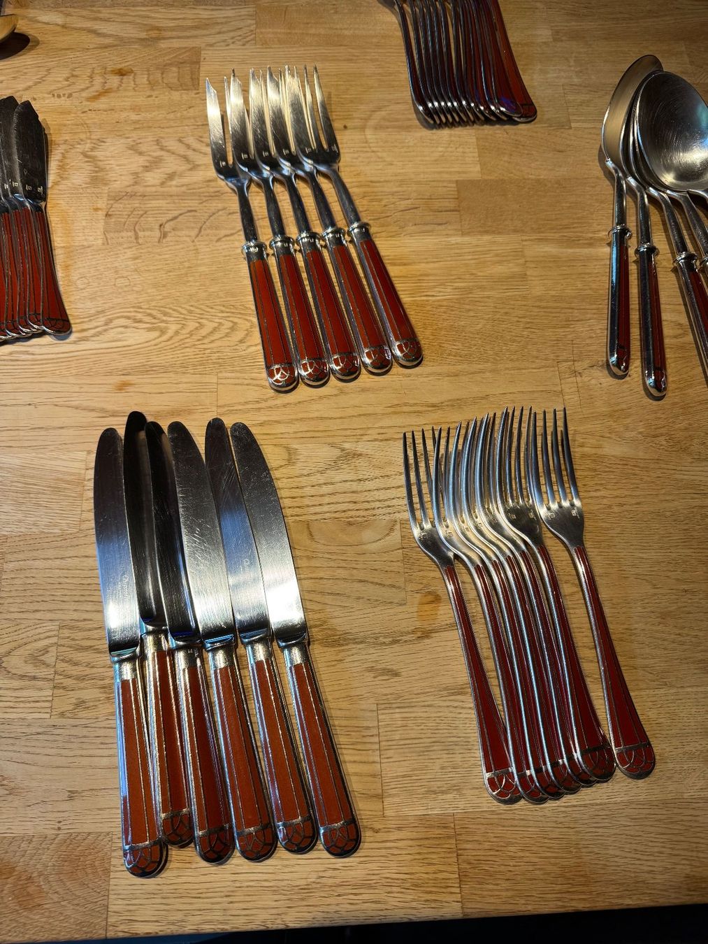 Christofle Geschirrsets: Christofle 127-Piece Silverware Set – Pristine Condition – Gebraucht aus Grund b. Gstaad von ReLuxe 1