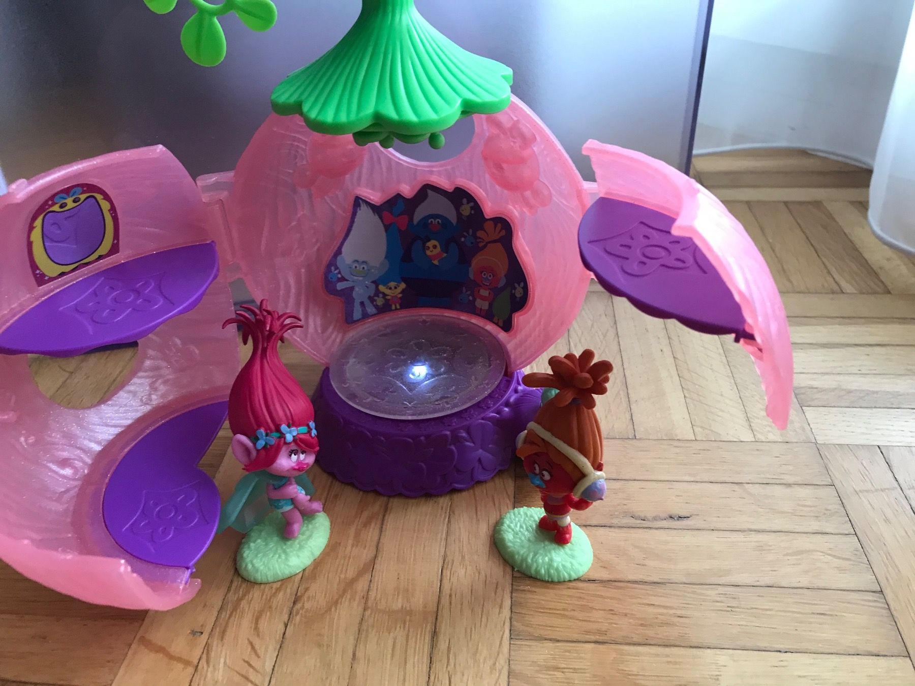 Hasbro Giocattoli: Hasbro Trolls Haus mit Licht und 4 Figuren – Usato da Emmenbrücke venduto da Hathor123 2