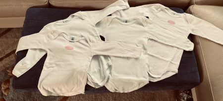 Lot de 4 bodies Petit Bateau, manches longues taille 18 mois