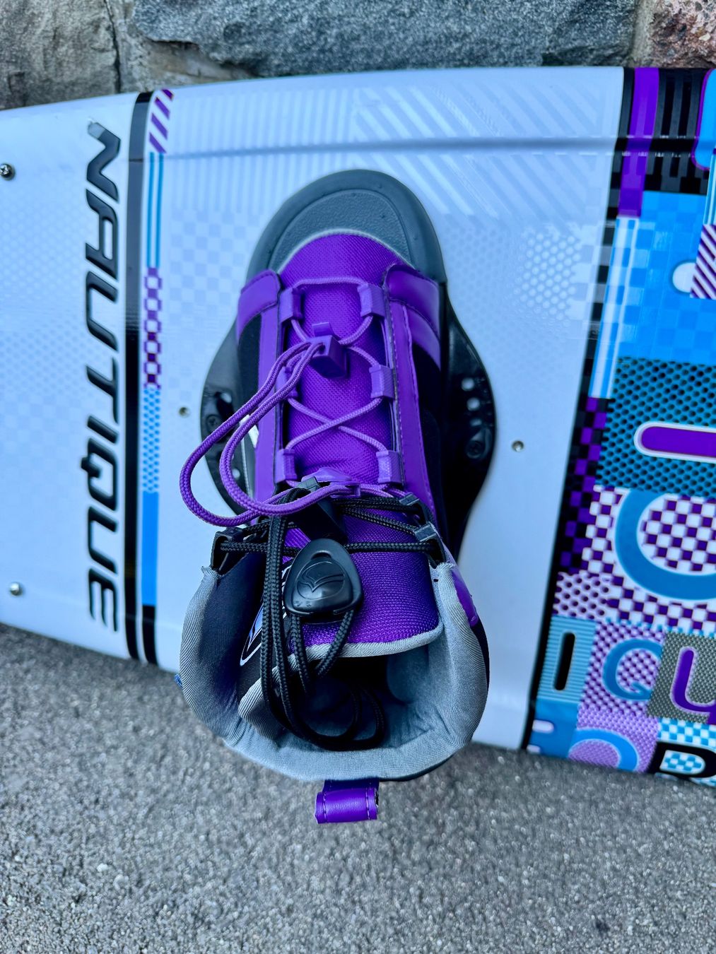 Surfboards & Schwimmbrette: Wakeboard Liquid Force 135.3 cm mit Bindung – Gebraucht aus Gommiswald von Aloha.Spirit 2