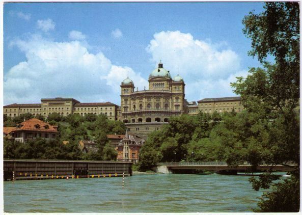 Cartes postales: Bern - Bundeshaus mit Aare – D'occasion à Binningen par Mountainrider
