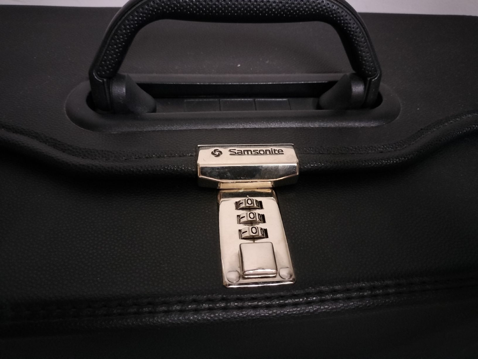 Samsonite Valigie: Samsonite 300 Series TRANSIT LINE Scopic Pilot Jet Black – Usato da Zürich venduto da epod 2