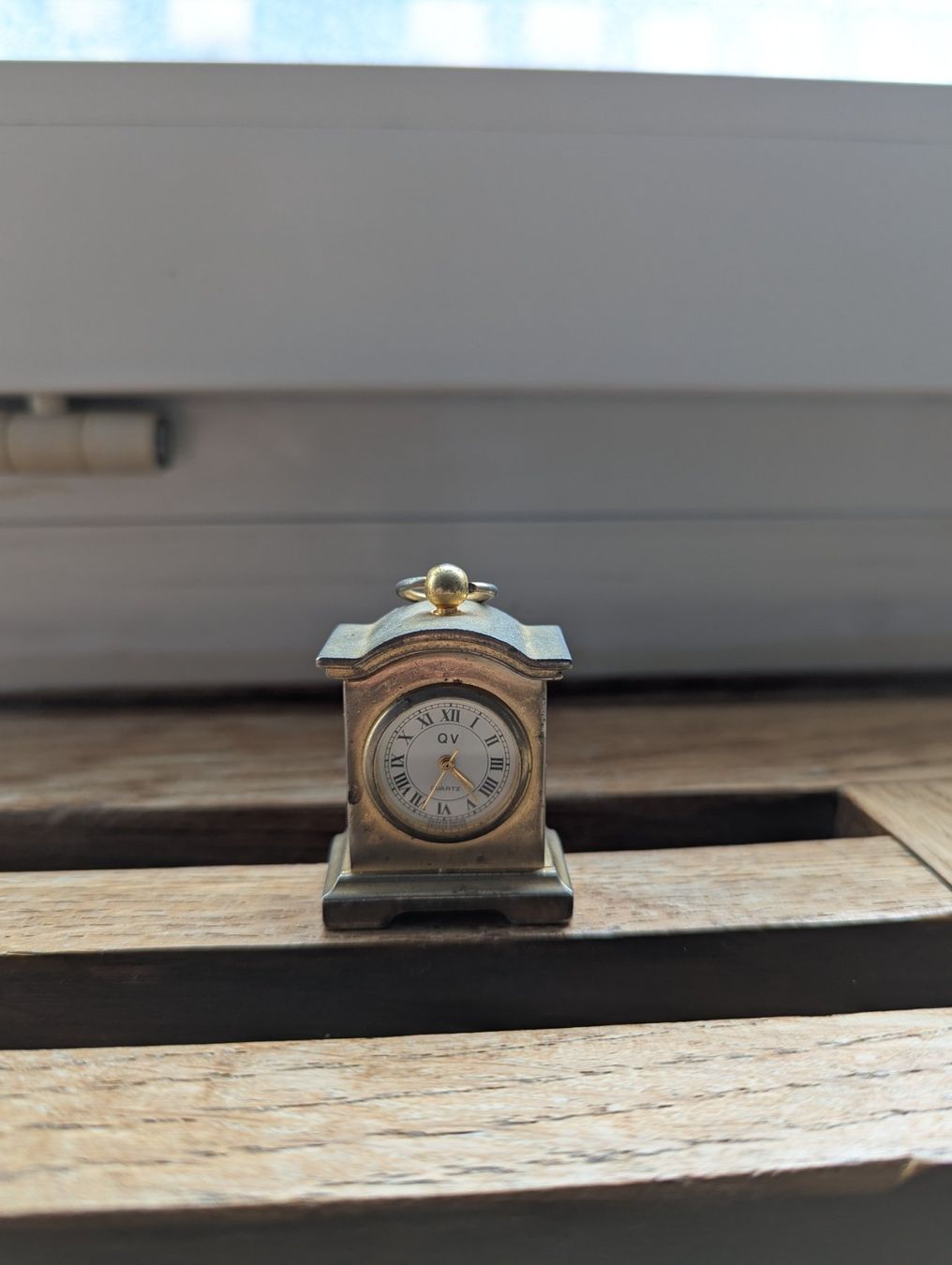 Sveglie: Alte Schweizer Uhr – klein & elegant – Usato da Zürich venduto da luc_6kzk