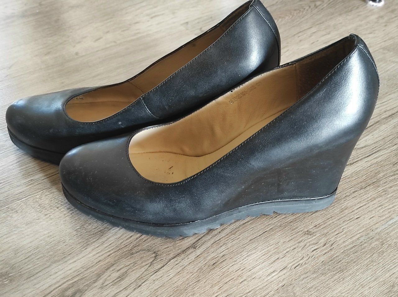 Damenschuhe: chaussures à talons hauts en cuir р.39 – Gebraucht aus Renens VD von cla_7zv5