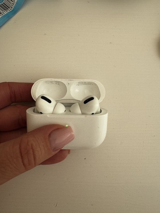 Apple Kopfhörer: Apple AirPods Pro Gen 1 – Gebraucht aus Regensdorf von sne.st1001 1