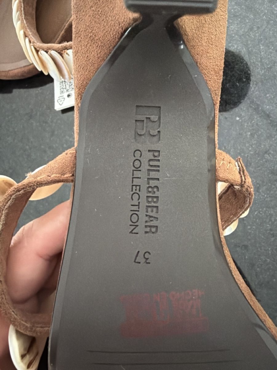 Pull&Bear Chaussures femmes: PULL&BEAR Sandalen braun Grösse 37 neu – Neuf (Voir description) à Vorderthal par Diethelm8853 2