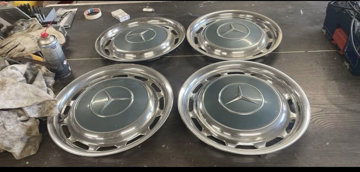 Mercedes-Benz Tutti pezzi di ricambio auto: Mercedes enjoliveurs oldtimer original  – Usato da Meyrin venduto da bin_mr2c