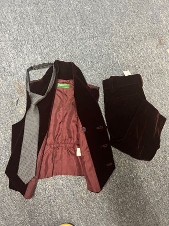 Kinder Anzug ; gr 98/104; wie neu