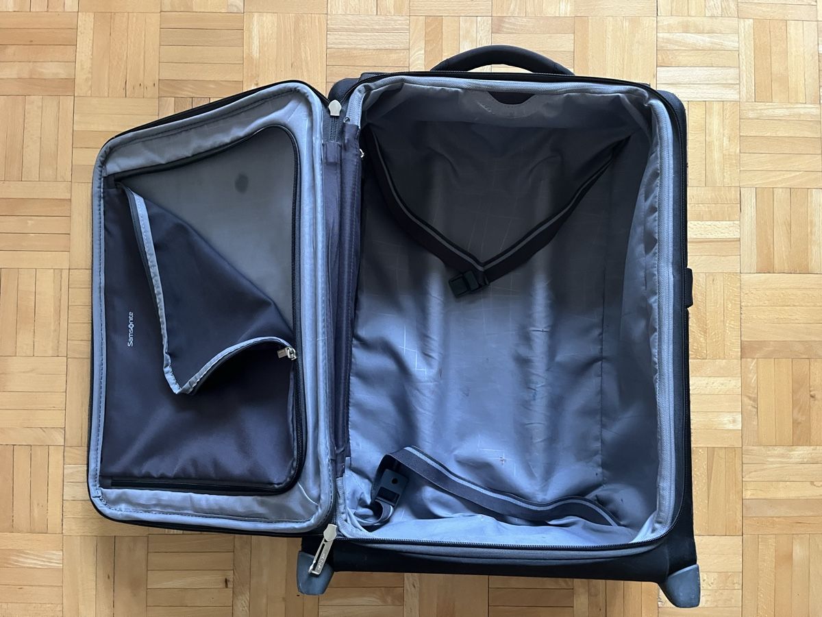 Samsonite Reisekoffer: Samsonite Rolling Suitcase Cabin Size – Gebraucht aus Lausanne von ari_6txh 1