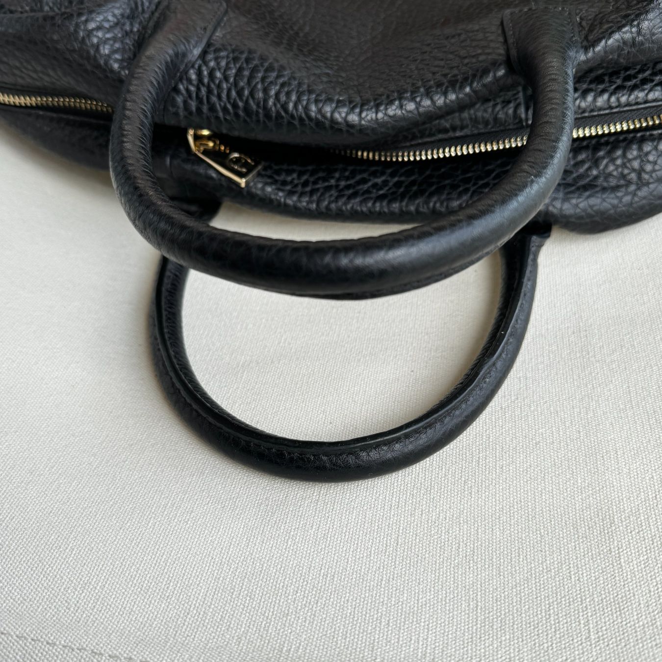 Aigner Borse da donna: Aigner Bowling bag Leder schwarz-gold – Usato da Muttenz venduto da einfach-schoen 4