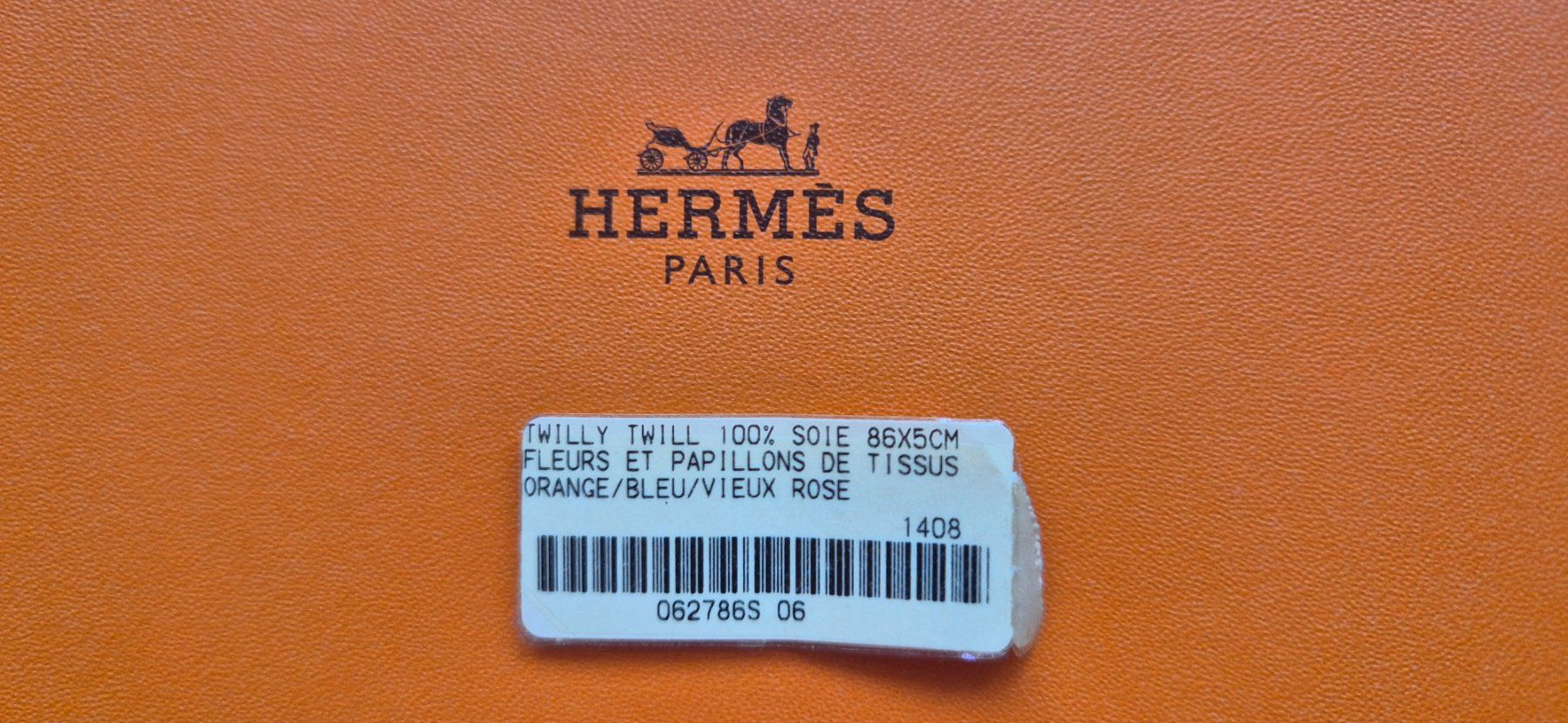 Hermès Foulard & Sciarpe: HERMÈS Twilly "Fleurs et pappillons de tissus" – Nuovo (secondo la descrizione) da Worb venduto da Satchmo04 4