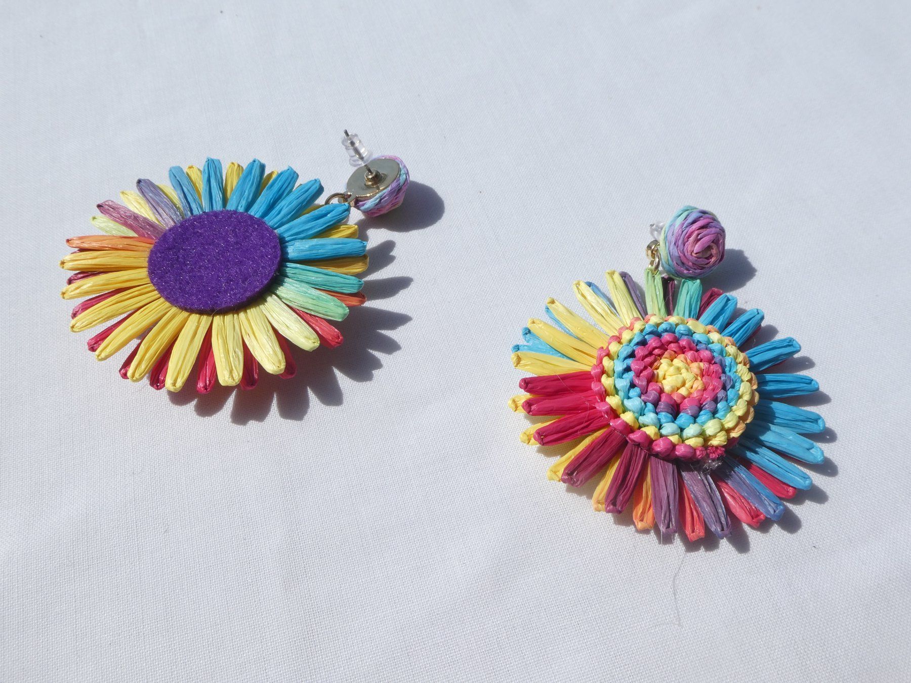 Orecchini pendenti & Orecchini a lobo: Grosse Raffia-Blumen-Ohrstecker, Modeschmuck / NEU – Nuovo (secondo la descrizione) da Gattikon venduto da kaandooh 2