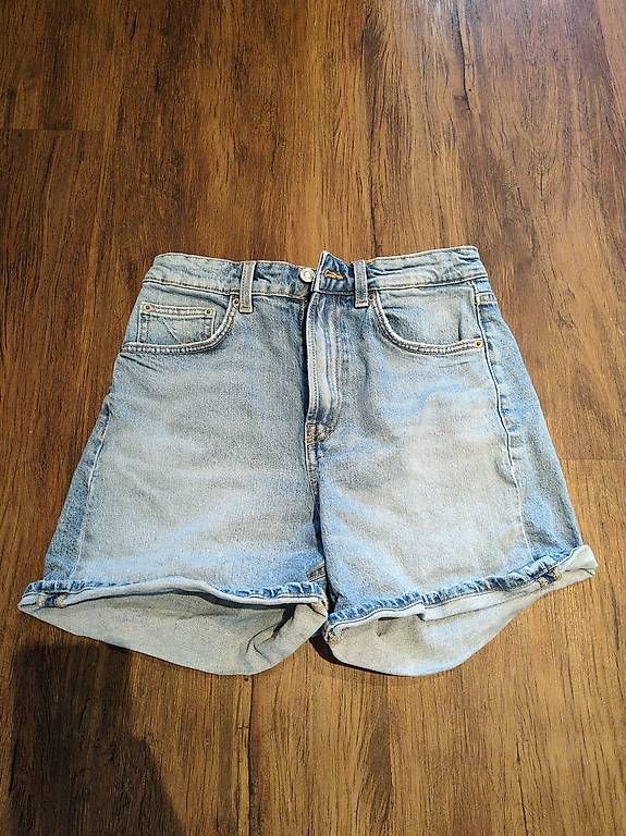 Pantalons: Shorts Zara – D'occasion à Flums par tin_zk28