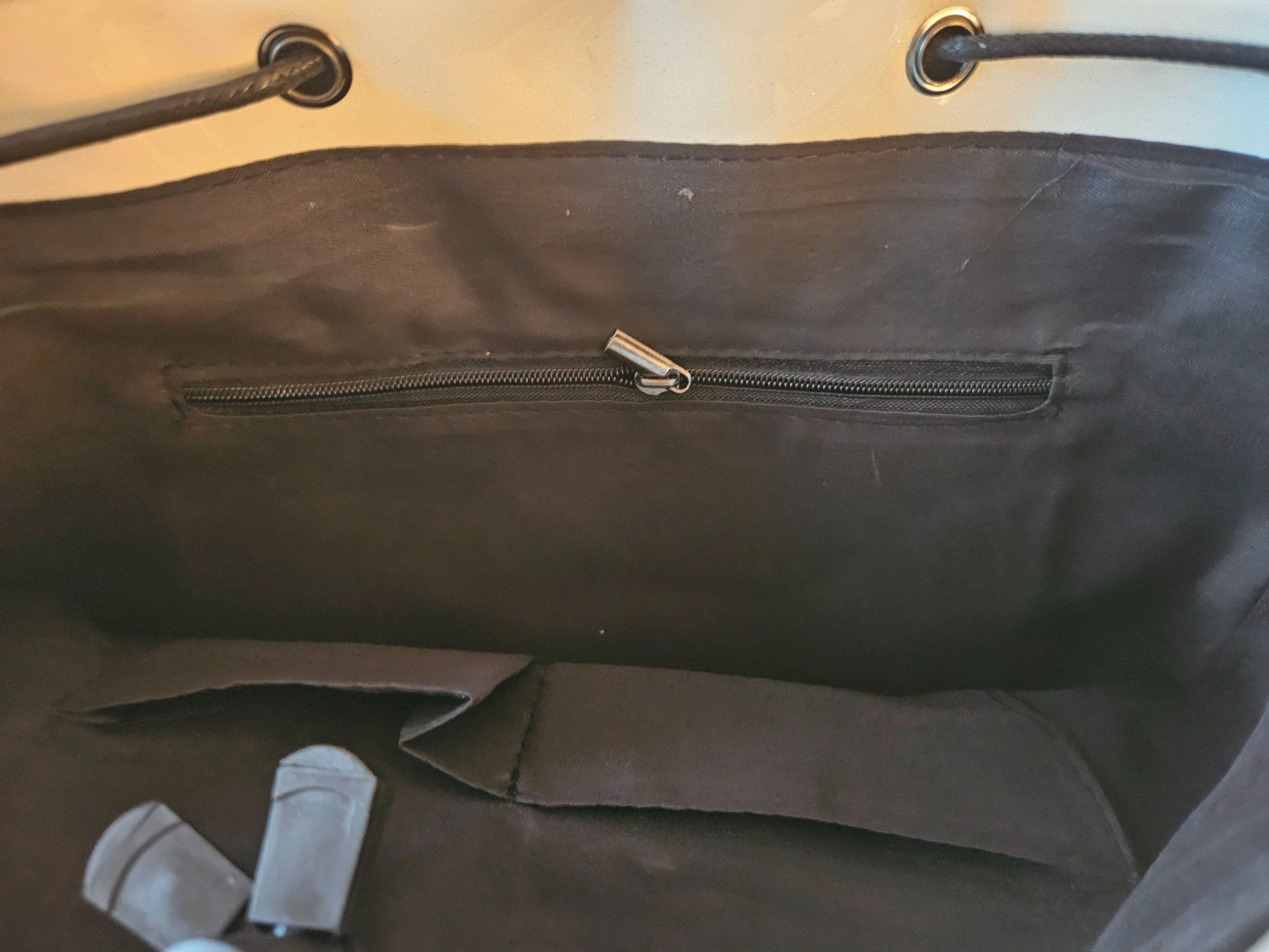 Rucksäcke: Geometrischer Rucksack - Weiss Schwarz - Blickfang – Neu und originalverpackt aus Basel von Anghkorwatt 8