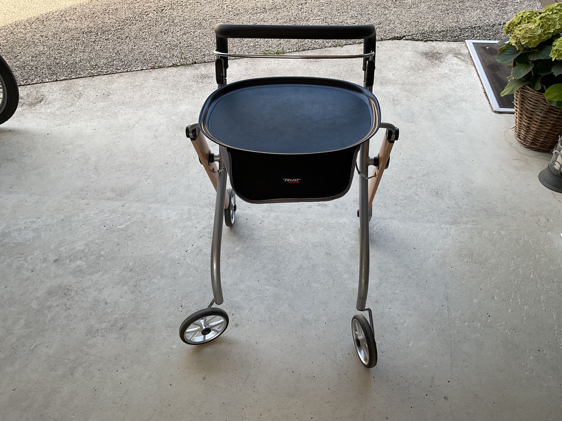 Ausili per la deambulazione: Rollator – Usato da Ettingen venduto da gaggalari 4