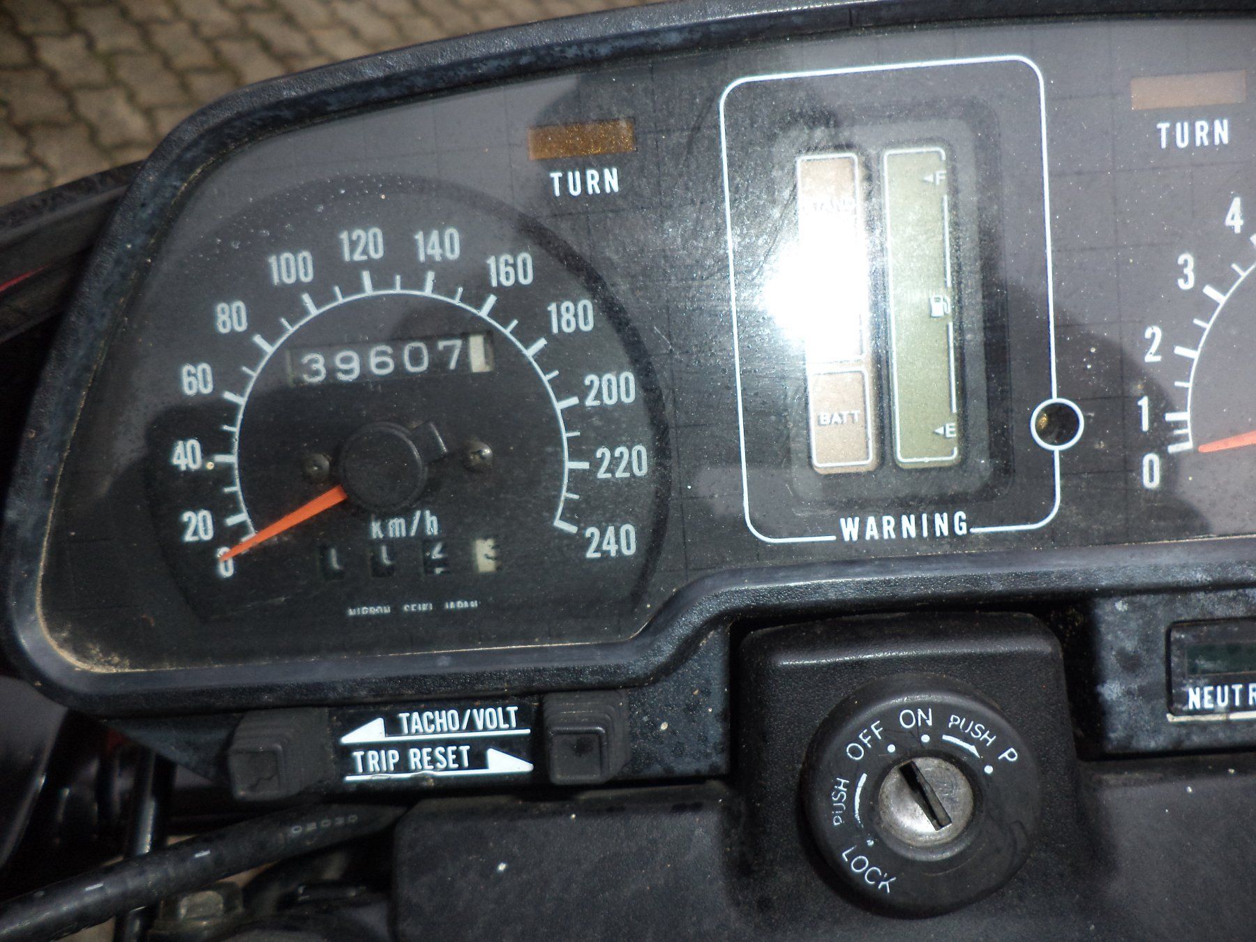 Kawasaki Strasse: Kawasaki GPZ 550H 1982 – Defekt aus Oetwil am See von Avenger07 7
