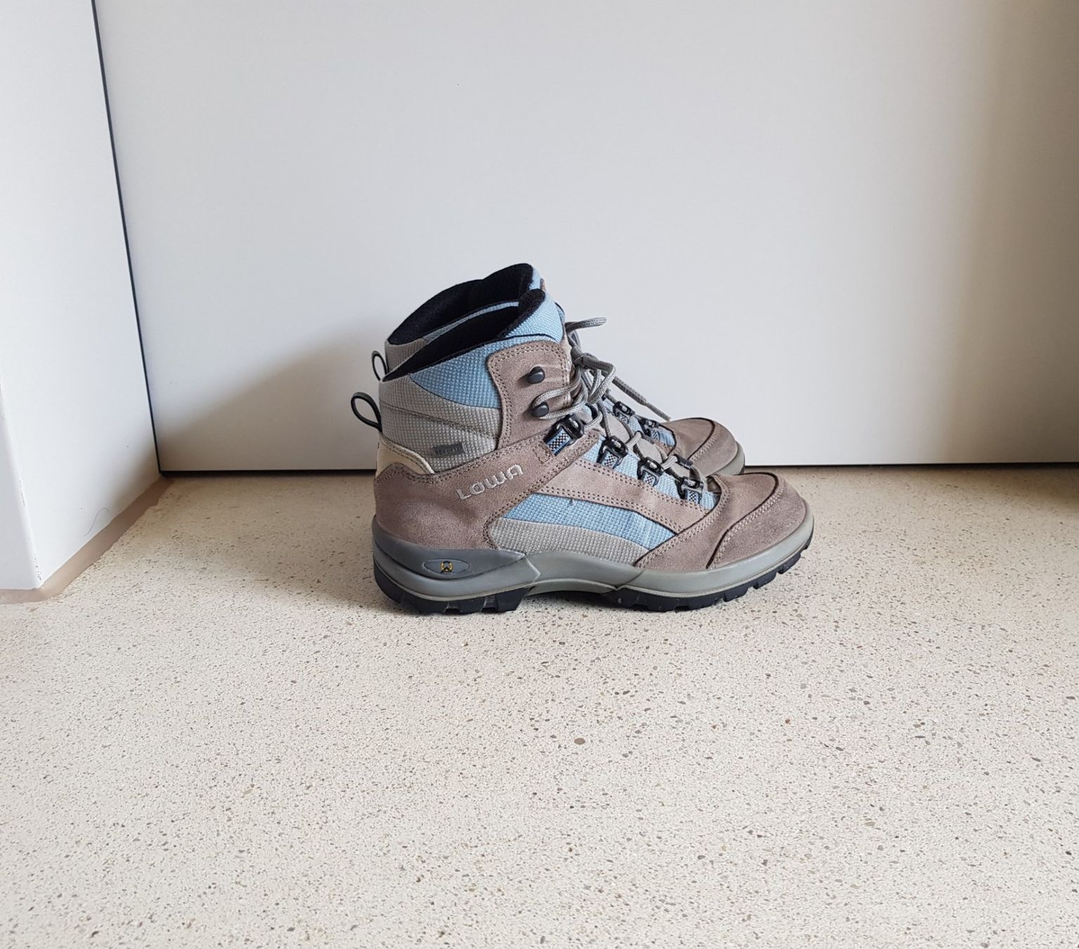 Lowa Scarpe da donna: Lowa Cascade Wanderschuh Grösse 39.5 – Usato da Basel venduto da fafa68
