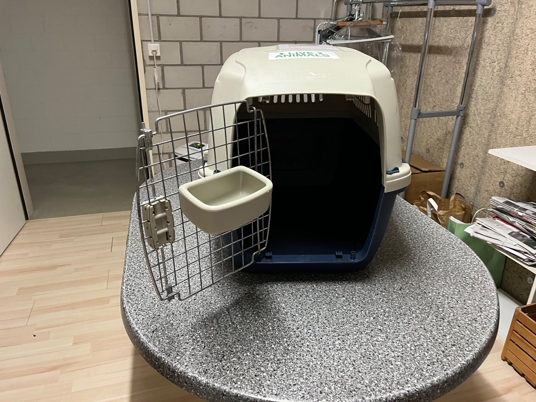 Käfige, Transport & Sicherheit: Hunde Transport Box – Gebraucht aus Nänikon von Camy 2