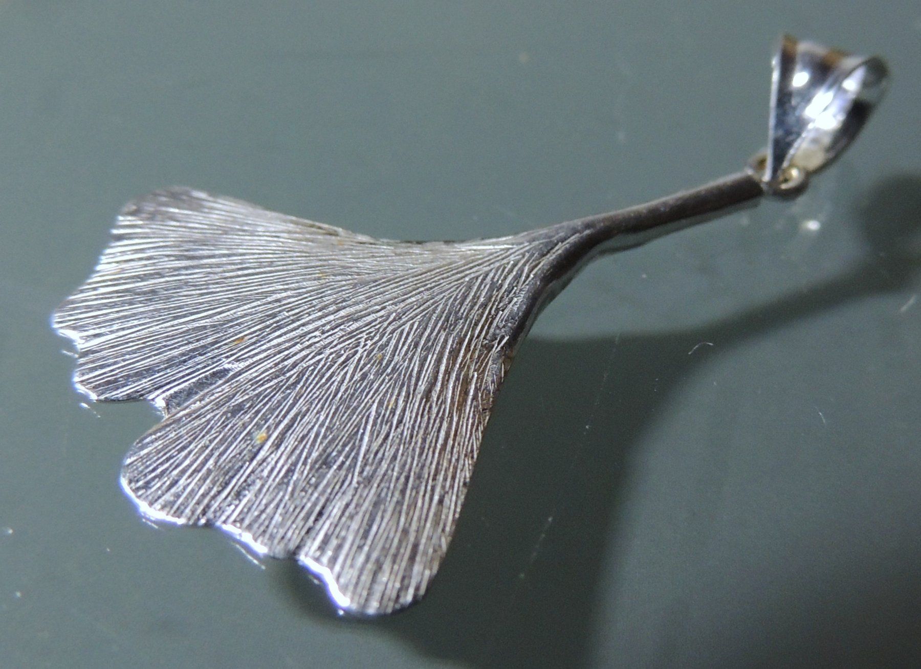 Ciondoli: Ginkgoblatt Silber 925 Anhänger – Nuovo (secondo la descrizione) da Waldenburg venduto da schaller707 1